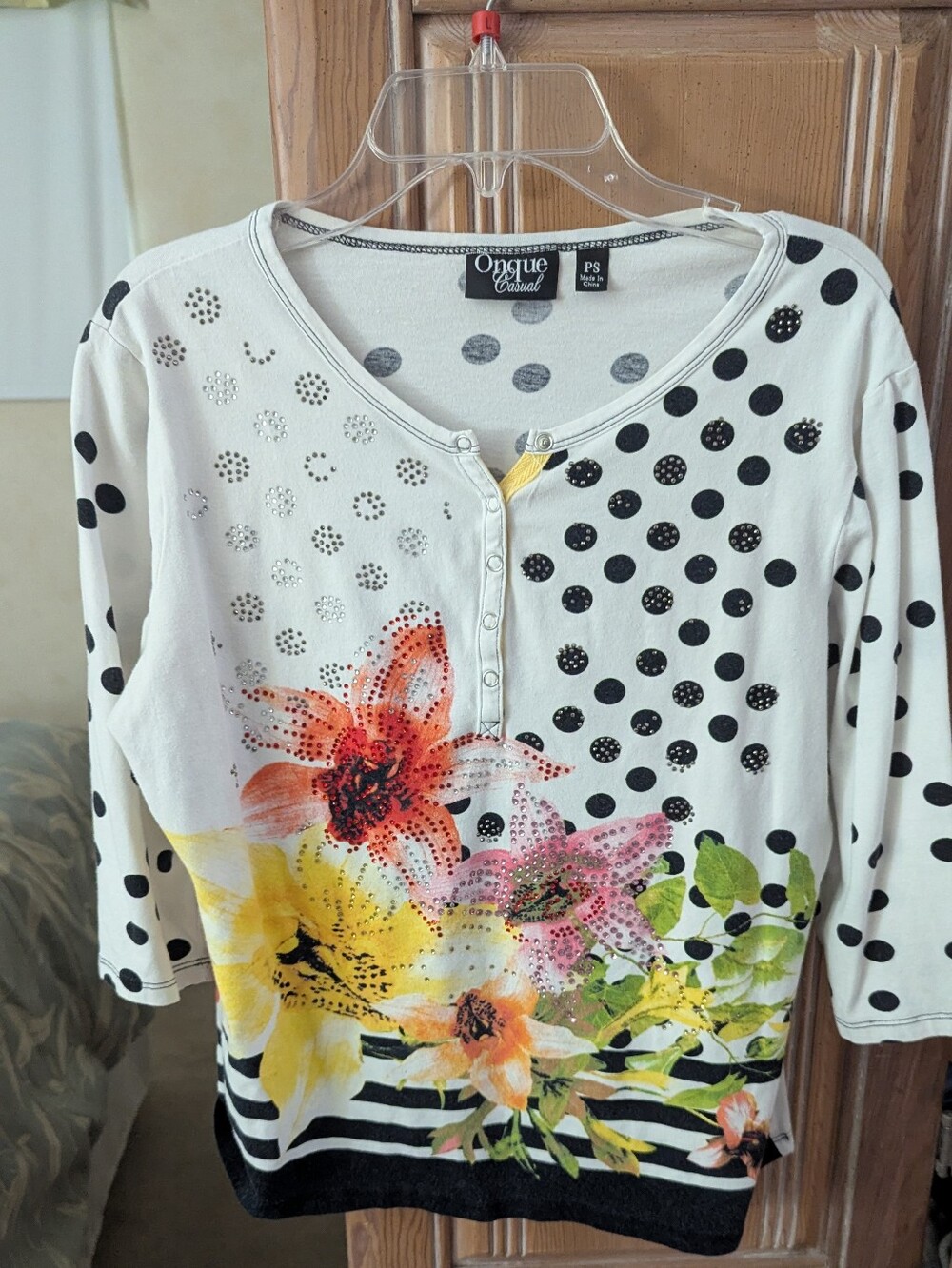 Onque Woman White Long-Sleeve Floral & Polka Dot Henley